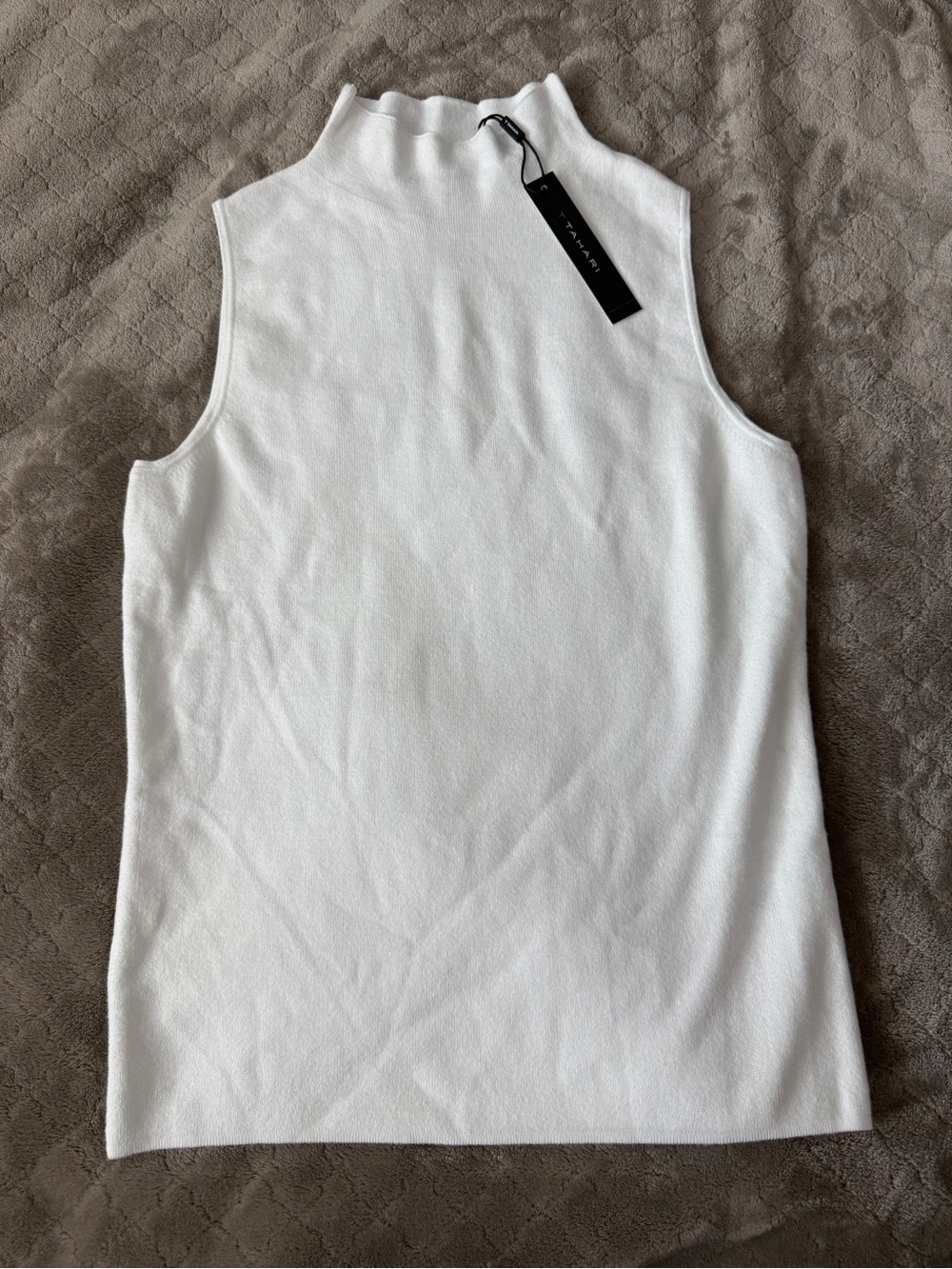 NWT T Tahari sleeveless mock-neck knit top in White Star, size S/P.
